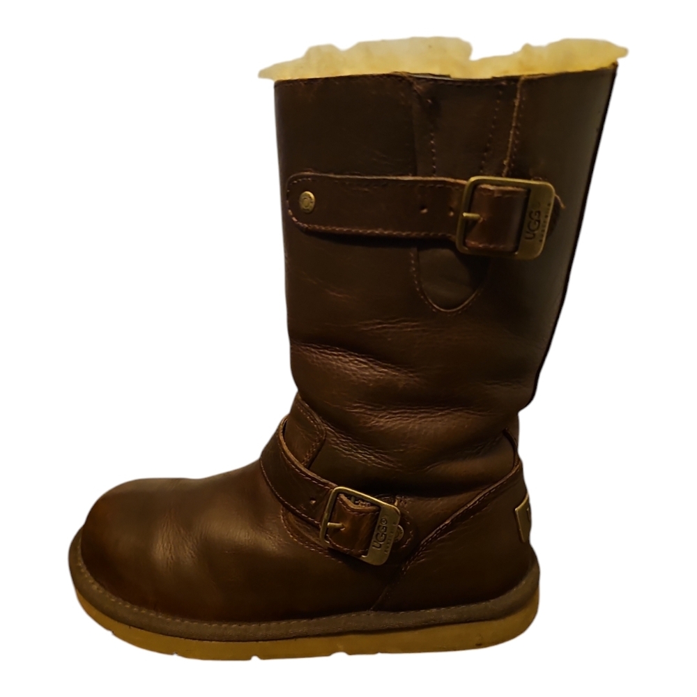 Size 6 UGG Brown Kensington boots.